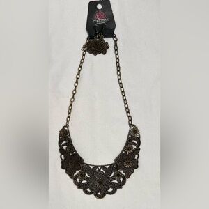 Paparazzi Petunia Paradise Floral Brass Tone Necklace & Earrings Center NWT